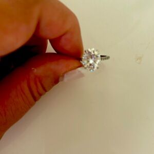 Moissoninte diamond ring
